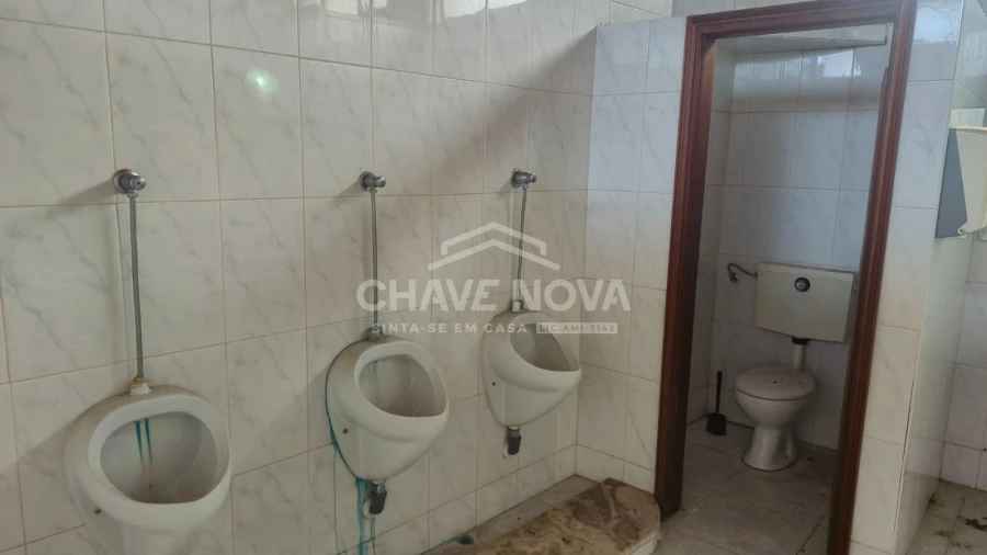 Loja para Arrendamento em Arcozelo Foto 14