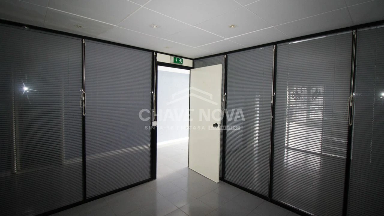 Loja para Venda em Custóias, Leça do Balio e Guifões Foto 15