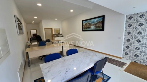 Escritório para Venda em Custóias, Leça do Balio e Guifões