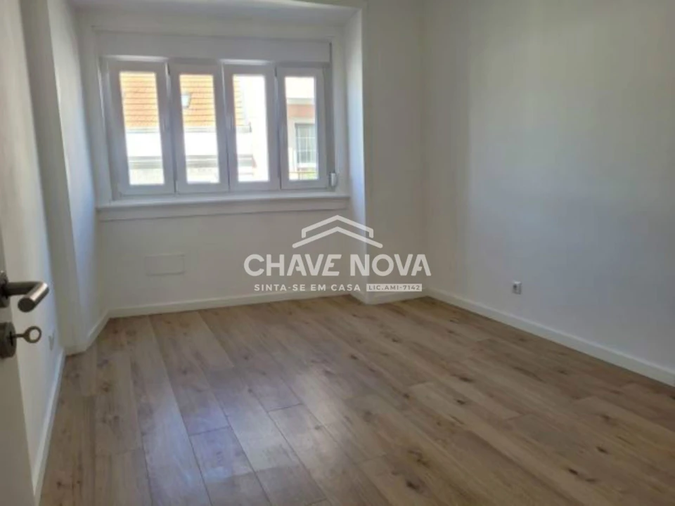 Apartamento T3 para Arrendamento em Santo António Foto 1