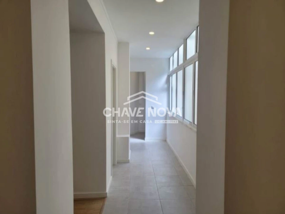 Apartamento T3 para Arrendamento em Santo António Foto 5