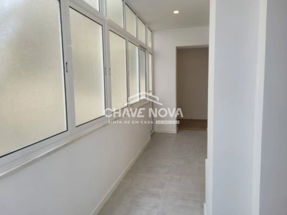 Apartamento T3 para Arrendamento em Santo António Foto 10