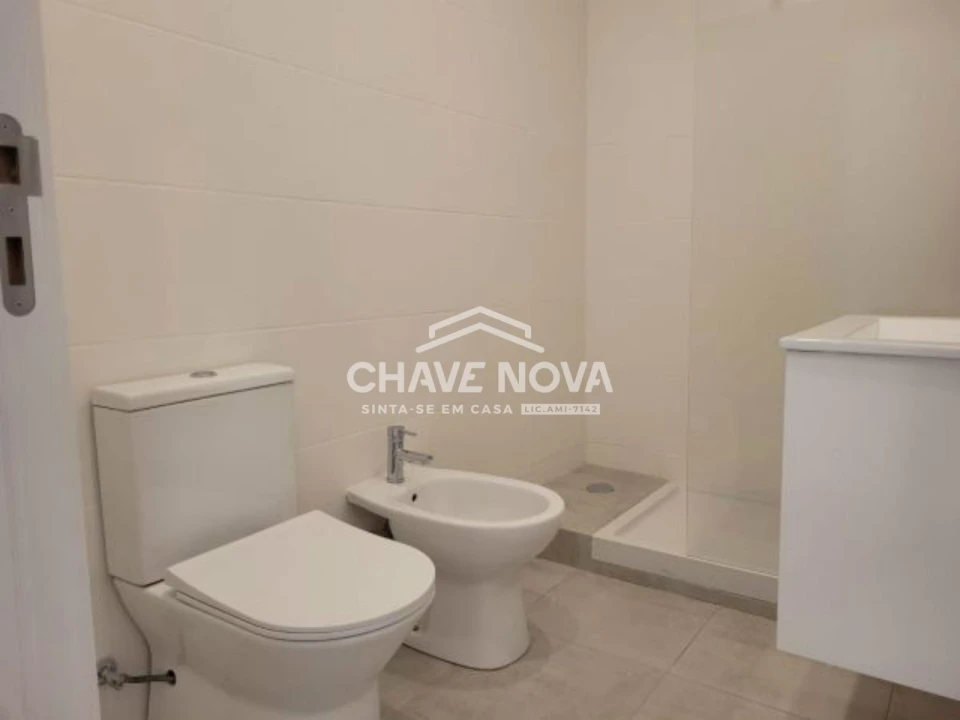 Apartamento T3 para Arrendamento em Santo António Foto 17