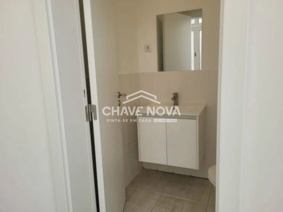 Apartamento T3 para Arrendamento em Santo António Foto 18