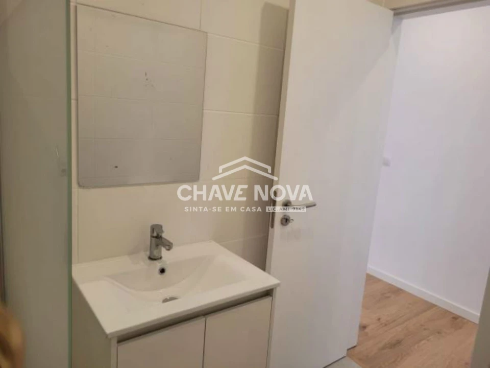 Apartamento T3 para Arrendamento em Santo António Foto 19