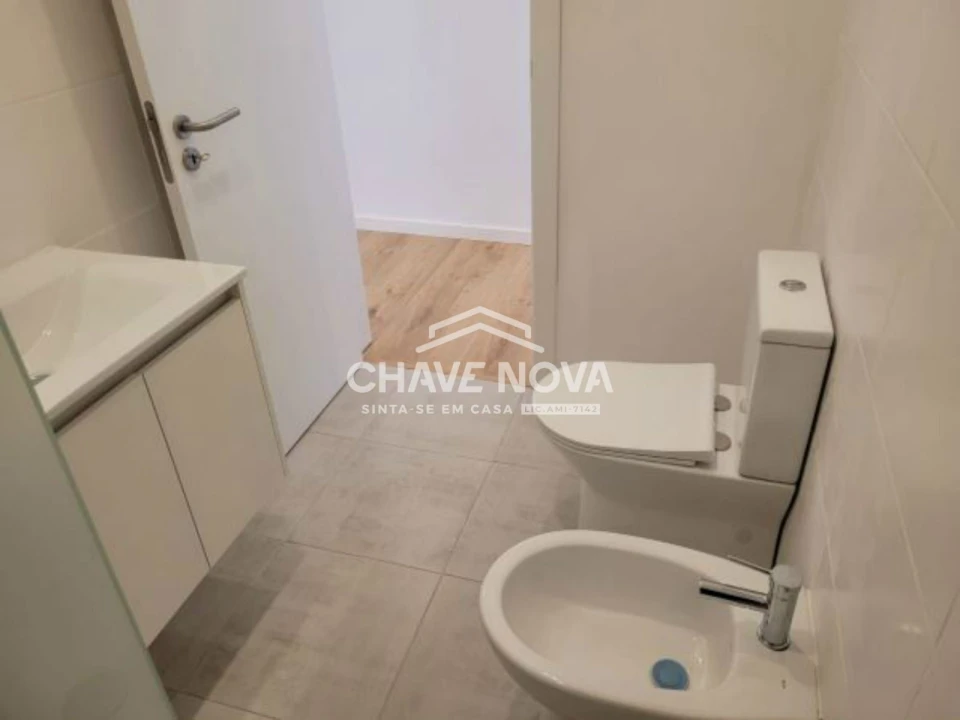 Apartamento T3 para Arrendamento em Santo António Foto 20