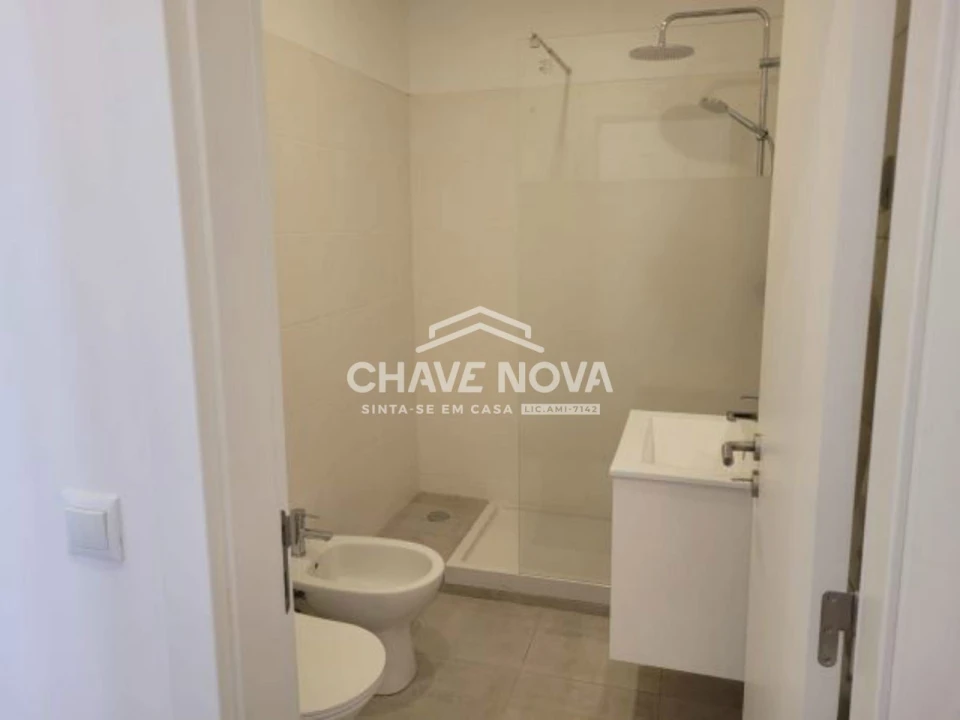 Apartamento T3 para Arrendamento em Santo António Foto 22