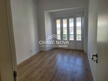 Apartamento T3 para Arrendamento em Santo António