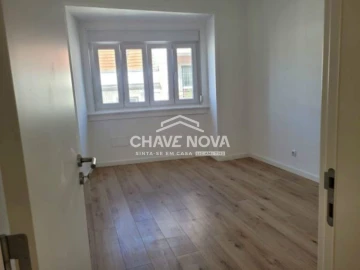 Apartamento T3 para Arrendamento em Santo António