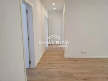 Apartamento T3 para Arrendamento em Santo António