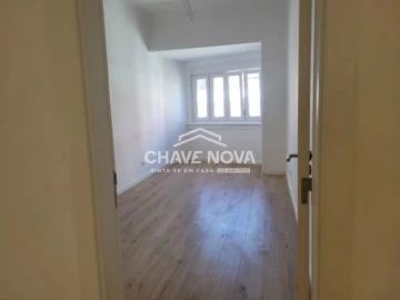 Apartamento T3 para Arrendamento em Santo António