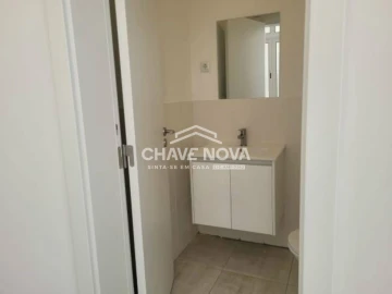 Apartamento T3 para Arrendamento em Santo António