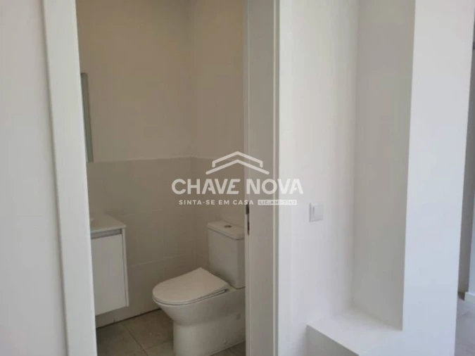 Apartamento T3 para Arrendamento em Santo António Foto 4