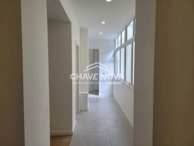 Apartamento T3 para Arrendamento em Santo António Foto 5