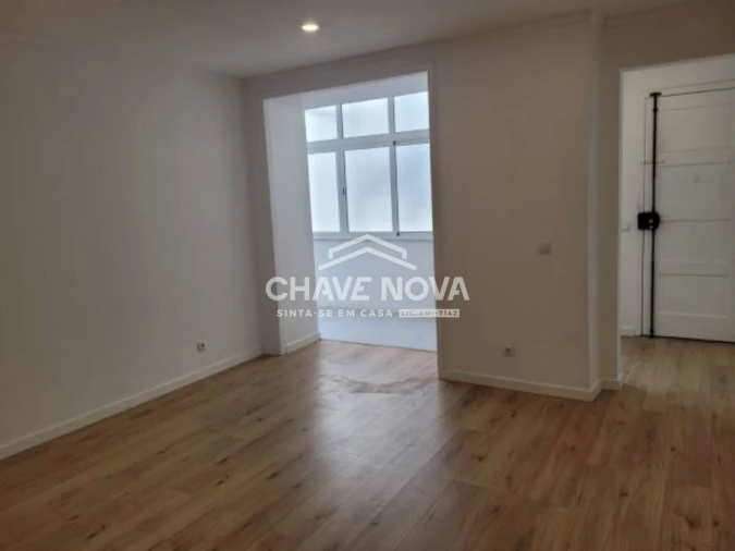 Apartamento T3 para Arrendamento em Santo António Foto 7