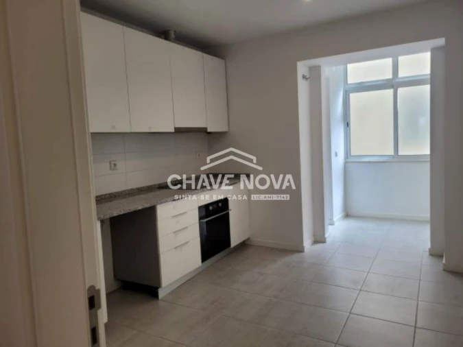 Apartamento T3 para Arrendamento em Santo António Foto 15
