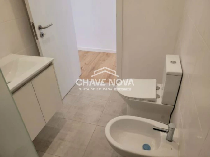 Apartamento T3 para Arrendamento em Santo António Foto 20