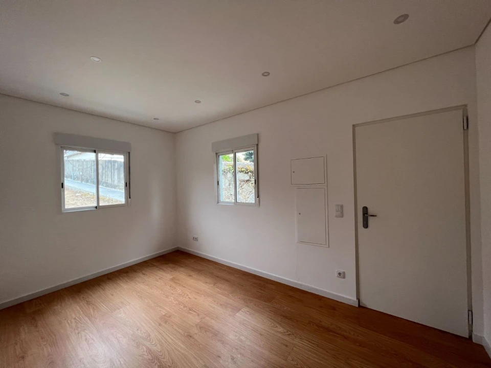 Apartamento T2 para Arrendamento em Canelas Foto 10