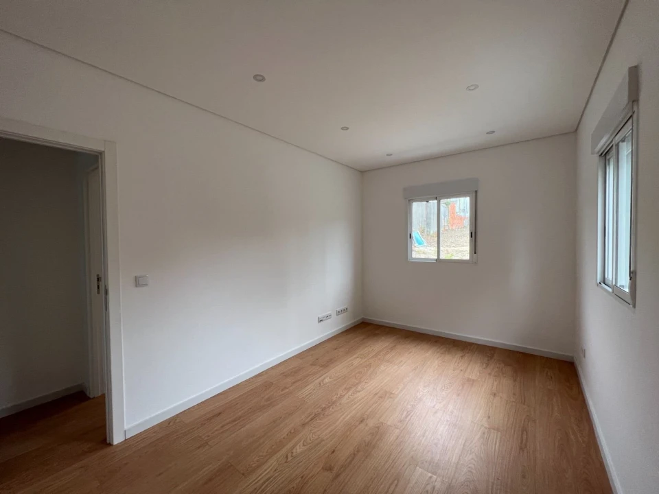 Apartamento T2 para Arrendamento em Canelas Foto 12