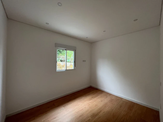 Apartamento T2 para Arrendamento em Canelas Foto 5