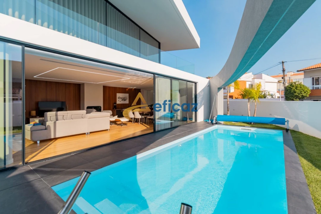 Moradia T4 para Venda em Vila Nova da Telha Foto 1