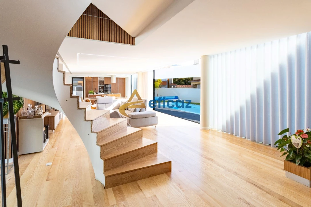 Moradia T4 para Venda em Vila Nova da Telha Foto 6