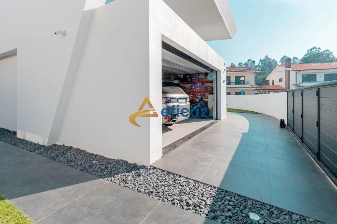 Moradia T4 para Venda em Vila Nova da Telha Foto 29