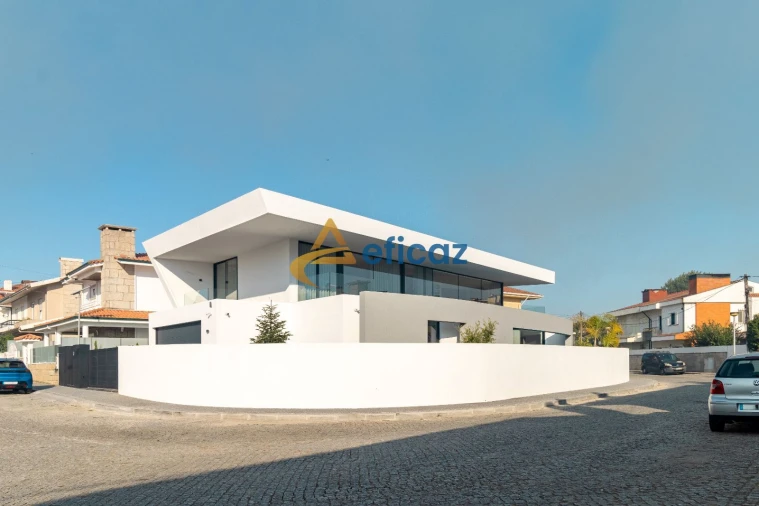 Moradia T4 para Venda em Vila Nova da Telha Foto 30