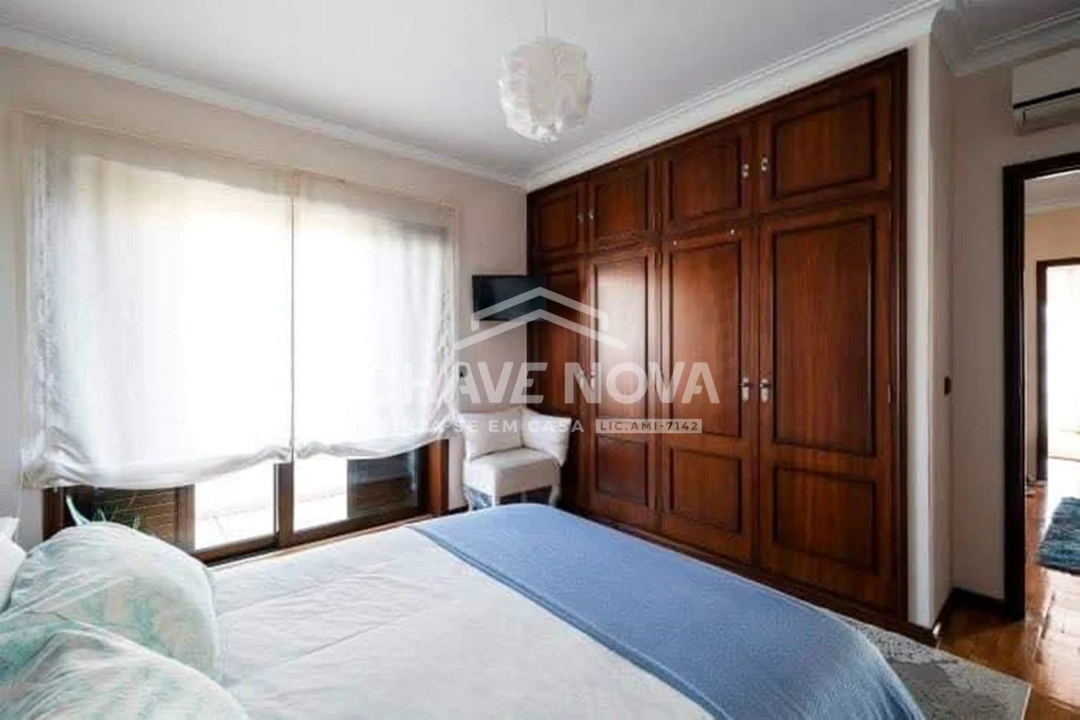 Moradia T4 para Venda em Vilar de Andorinho Foto 9