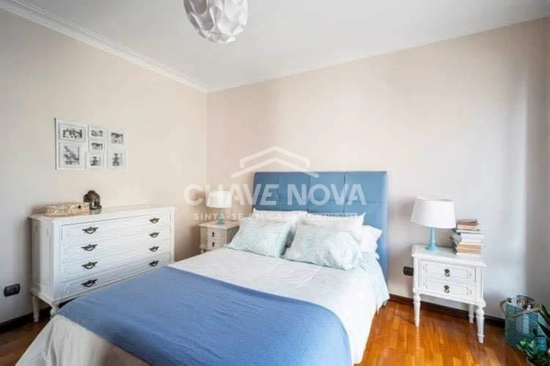 Moradia T4 para Venda em Vilar de Andorinho Foto 10