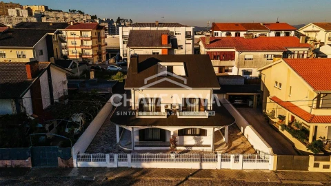 Moradia T4 para Venda em Vilar de Andorinho