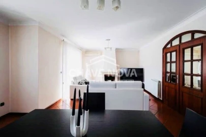 Moradia T4 para Venda em Vilar de Andorinho