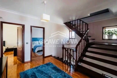 Moradia T4 para Venda em Vilar de Andorinho