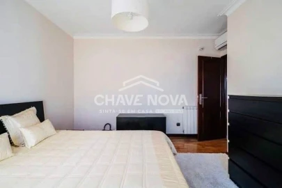 Moradia T4 para Venda em Vilar de Andorinho