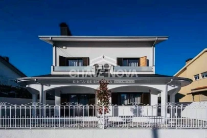 Moradia T4 para Venda em Vilar de Andorinho