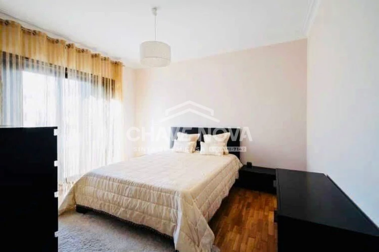 Moradia T4 para Venda em Vilar de Andorinho Foto 11