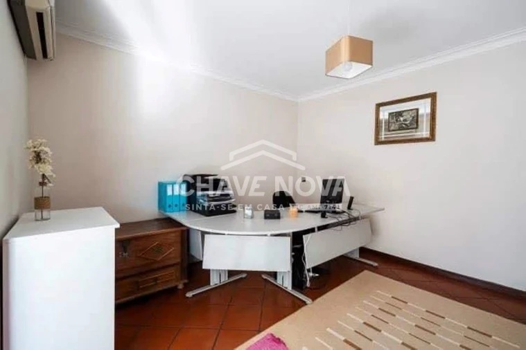 Moradia T4 para Venda em Vilar de Andorinho Foto 17