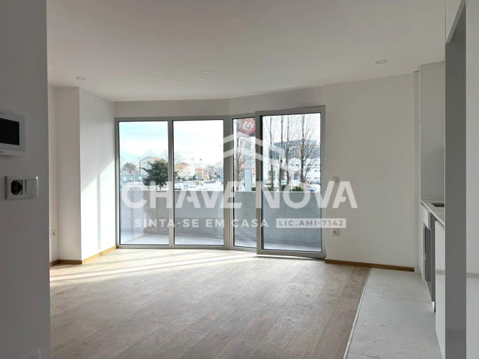 Apartamento T1 para Arrendamento em Ramalde Foto 2