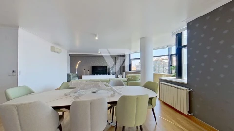 Apartamento T5 para Arrendamento em Alvalade