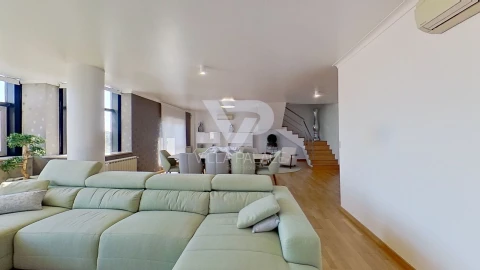 Apartamento T5 para Arrendamento em Alvalade