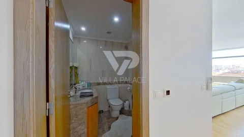 Apartamento T5 para Arrendamento em Alvalade