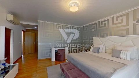 Apartamento T5 para Arrendamento em Alvalade