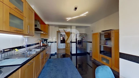 Apartamento T5 para Arrendamento em Alvalade