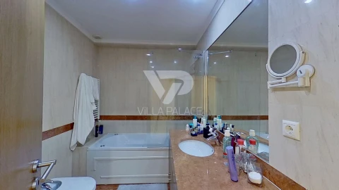 Apartamento T5 para Arrendamento em Alvalade