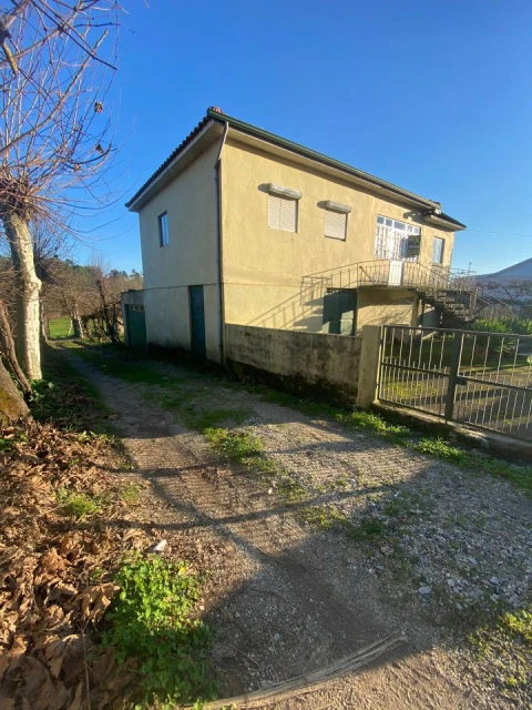 Quinta T3 para Venda em Meinedo