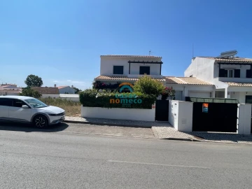 Moradia T4 para Venda em Sesimbra (Castelo)