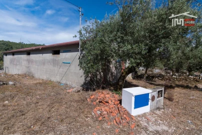 Armazém para Venda em São Mamede