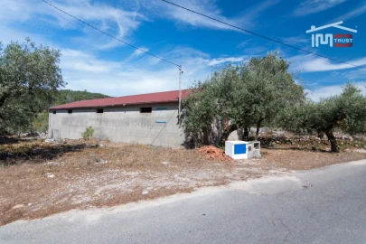 Armazém para Venda em São Mamede