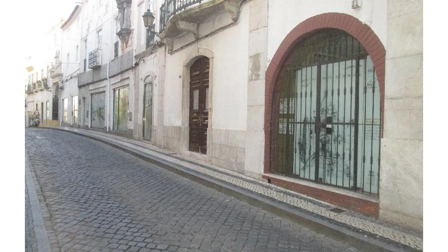 Loja para Arrendamento em Caia, São Pedro e Alcáçova
