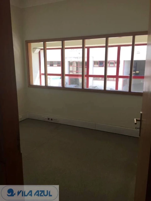 Armazém para Arrendamento em Moreira